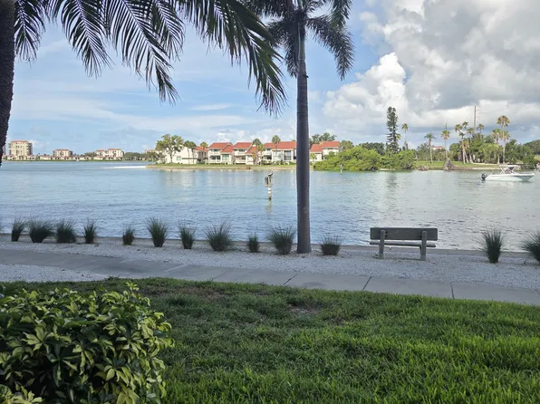 5220 Brittany Dr S APT 108, Saint Petersburg, FL 33715