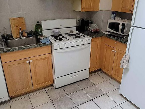 4th image of 245 East St