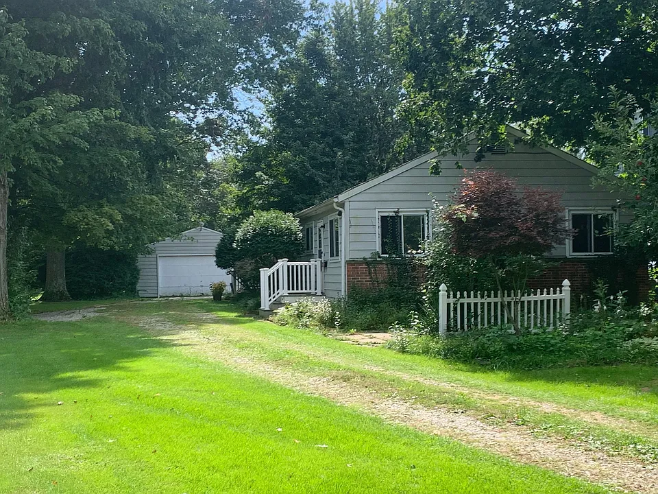 309 E Main St