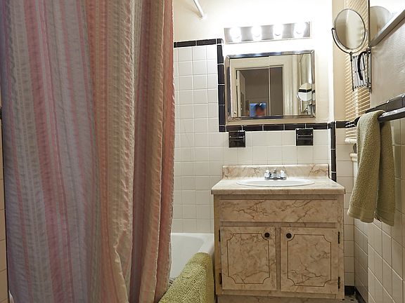 5th image of 116 W 72nd St APT 6A