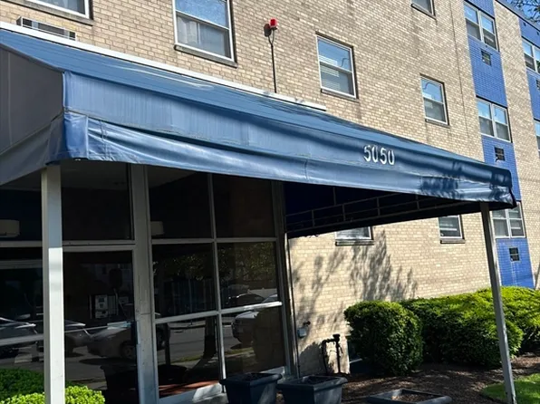 5050 Washington St APT 561, West Roxbury, MA 02132