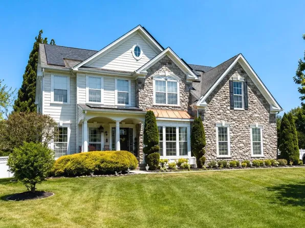 312 Bon Air Dr, Williamstown, NJ 08094
