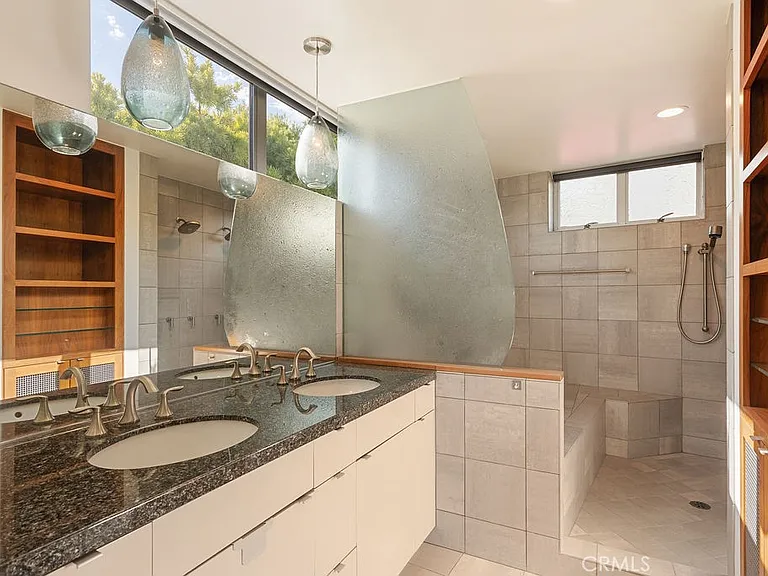 920 Skyline Dr — Photo 42