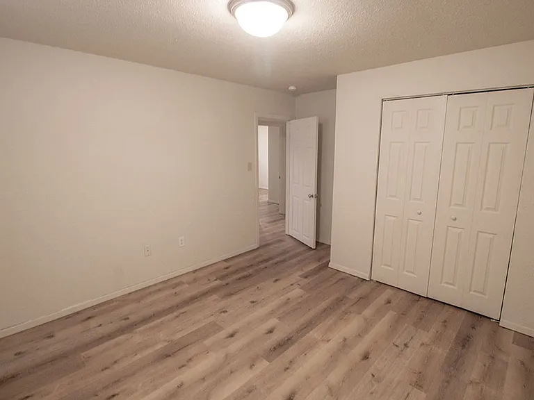 1007 W Ash St — Photo 27