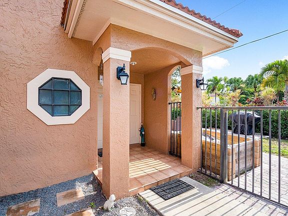3rd image of 638 NW 38th Terrace