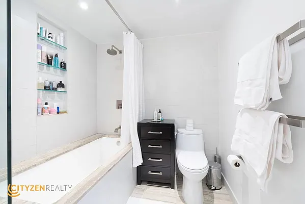 Rented by City Zen Realty | media 26