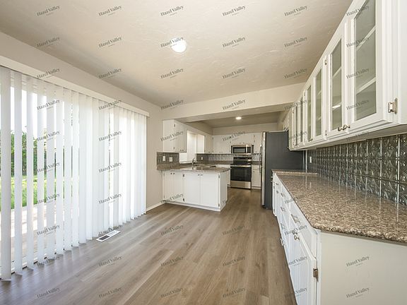 5th image of 9109 Oak Cliff Dr