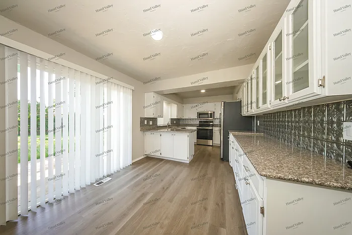9109 Oak Cliff Dr — Photo 5