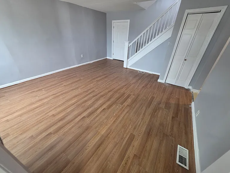 242 Hillcrest Ter — Photo 9