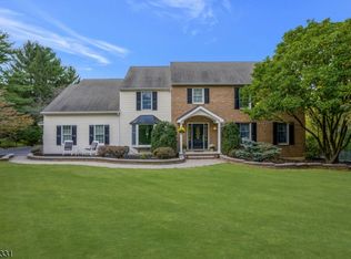 17 Oak Hill Rd, Neshanic Station, NJ 08853