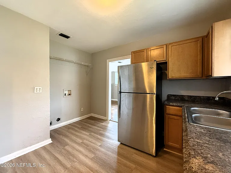 843 Mackinaw St — Photo 8