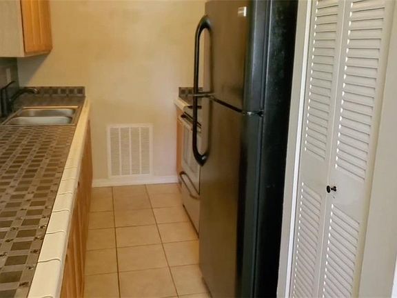 5th image of 105 47th Avenue Dr W APT 372
