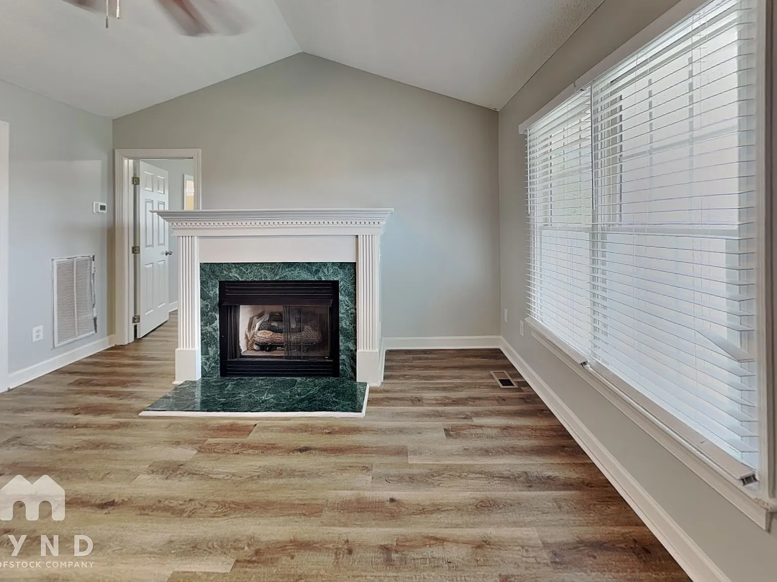 3 bed, 2.0 bath, 1008 sqft, $1,710 — Photo 3