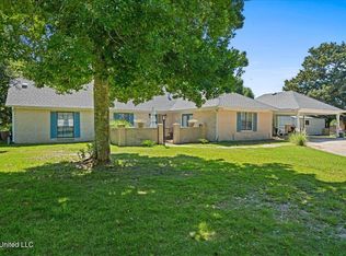 1509 Oak Leaf Cir, Gautier, MS 39553