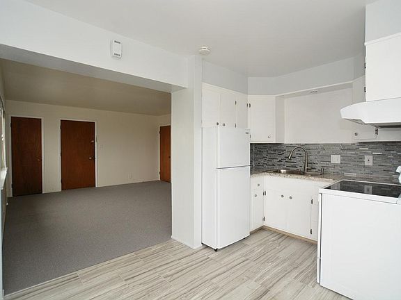3rd image of 3355 Taraval St APT 4