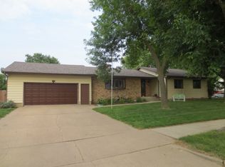 4404 S Birchwood Ave, Sioux Falls, SD 57103