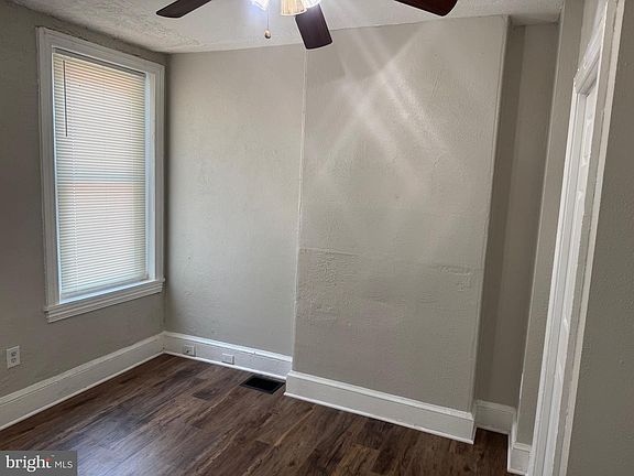 2nd image of 1300 W 5th St