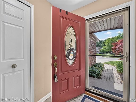 4th image of 23499 Winthrop Ct