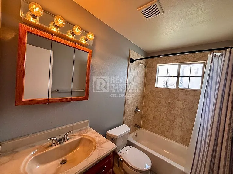 3440 Parkmoor Village Dr #V — Photo 10