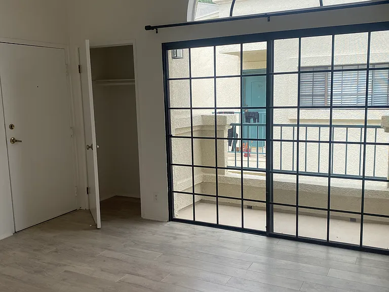 930 Venice Blvd #209 — Photo 4