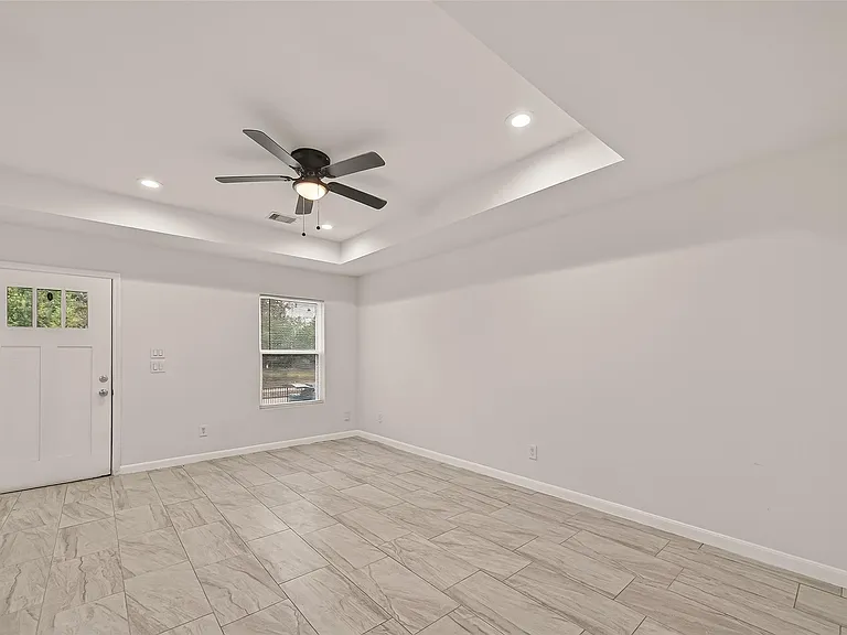 4302 Hirsch Rd #B — Photo 10