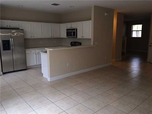 4th image of 1025 NE 207th Ter