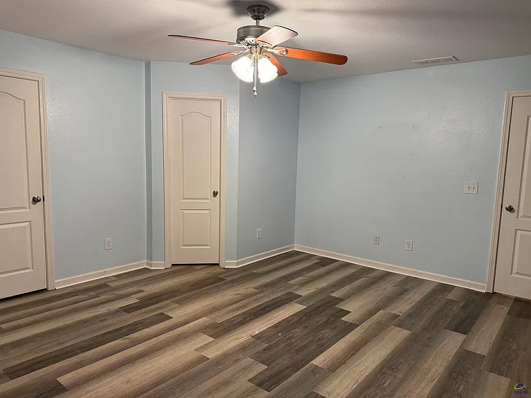 423 Haddenham Ct — Photo 19