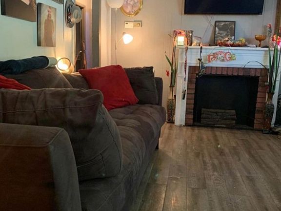 4th image of 2058 Jefferson Rd