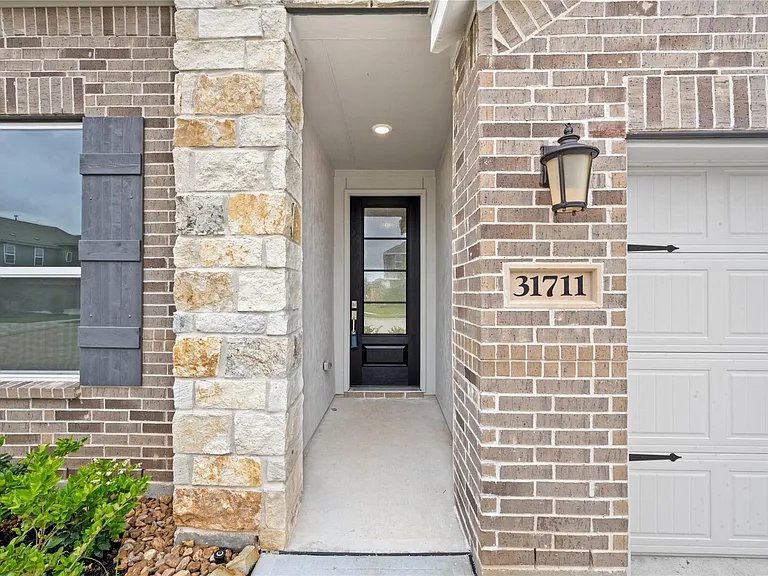 31711 Wild Meadow Dr — Photo 2