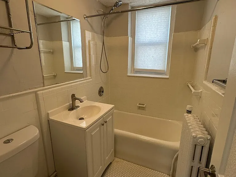 100B Howe St #208 — Photo 6