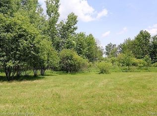 76 Westwood Dr, Grand Blanc, MI