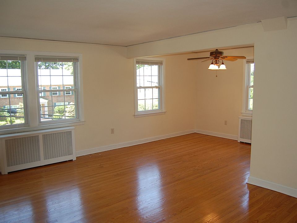 1st image of 4923 Hanford St