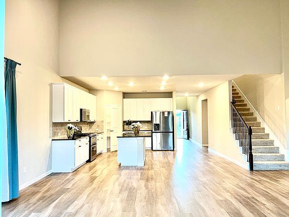 4th image of 633 Hidden Cove Dr