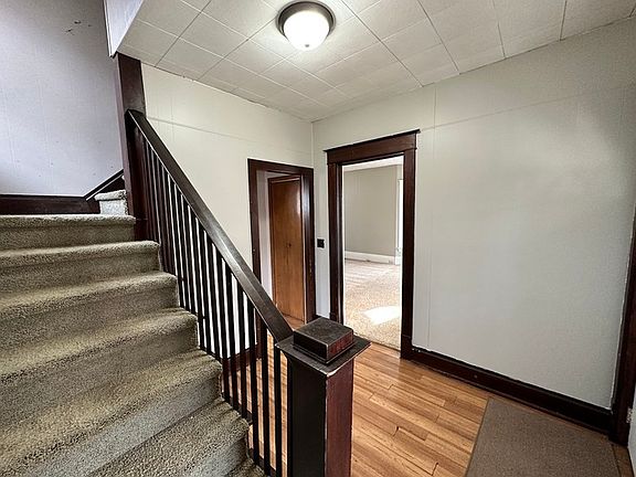3rd image of 50 Lowell Ave NE