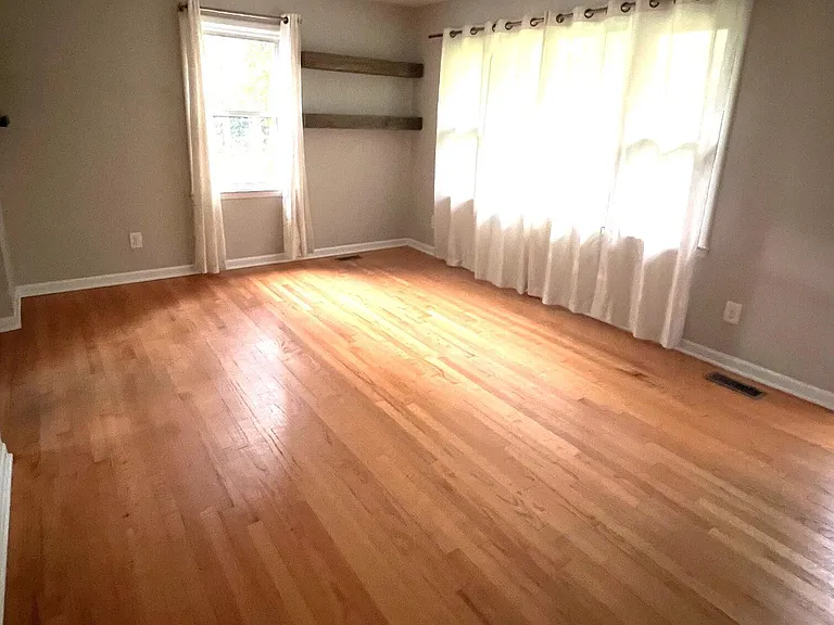 510 W Rhode Island Ave — Photo 2