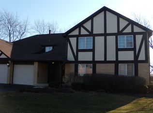32 Shawnee Trl APT 4, Indian Head Park, IL 60525