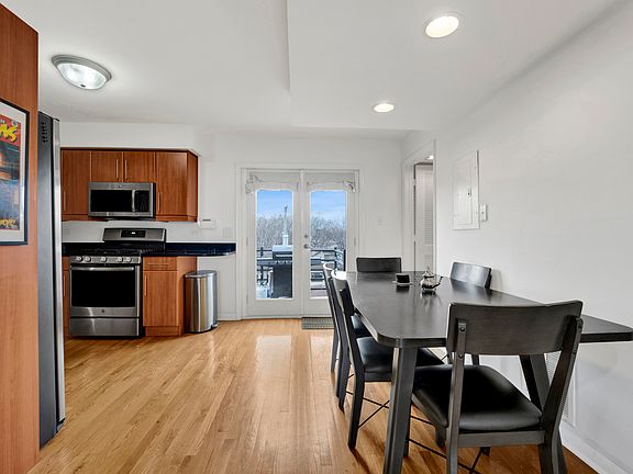 5th image of 3646 N California Ave #3