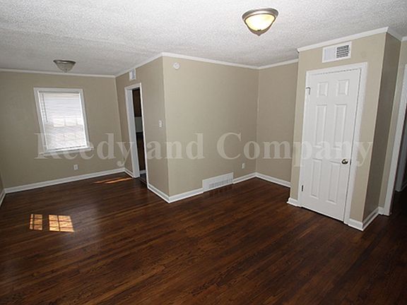 4th image of 137 Eastview Dr