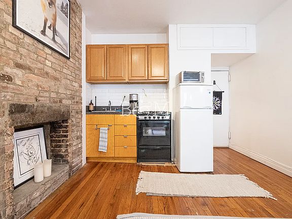 5th image of 88 Horatio St APT 2A