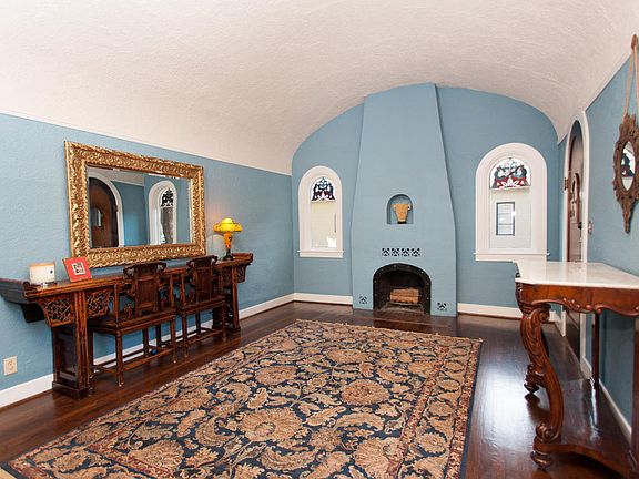 4th image of 1515 W Lewis Ave