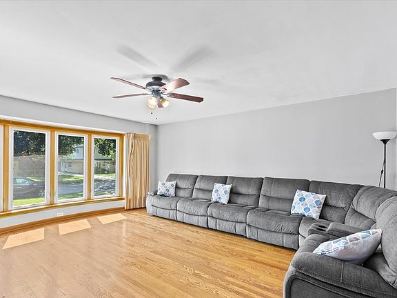 3rd image of 10132 Lawrence Ct