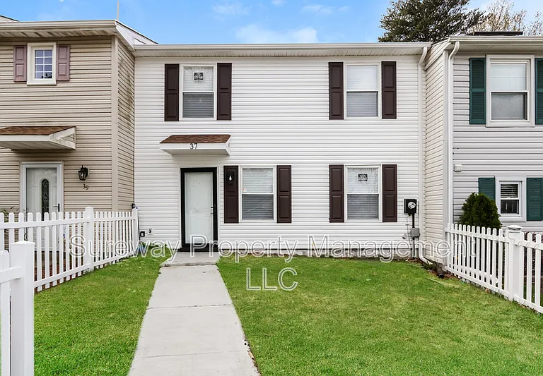 37 Berkshire Rd — Photo 1