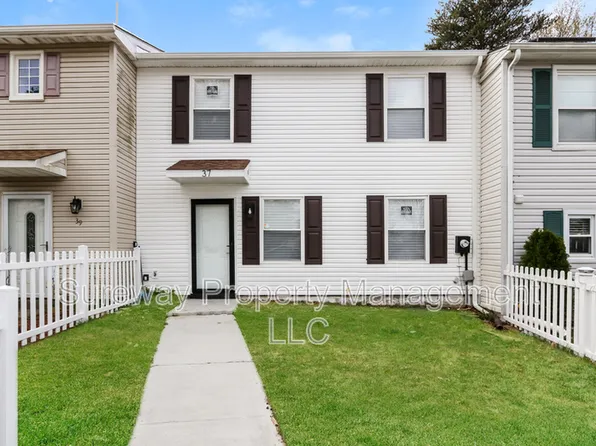 37 Berkshire Rd, Sicklerville, NJ 08081