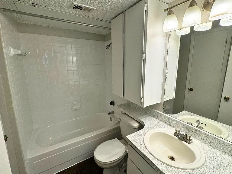 Santa Fe Apartments — Photo 29