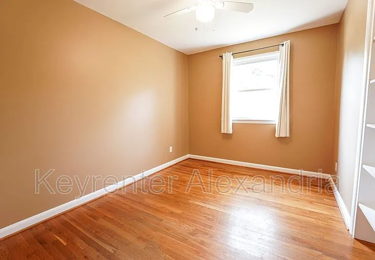 906 Neal Dr — Photo 17
