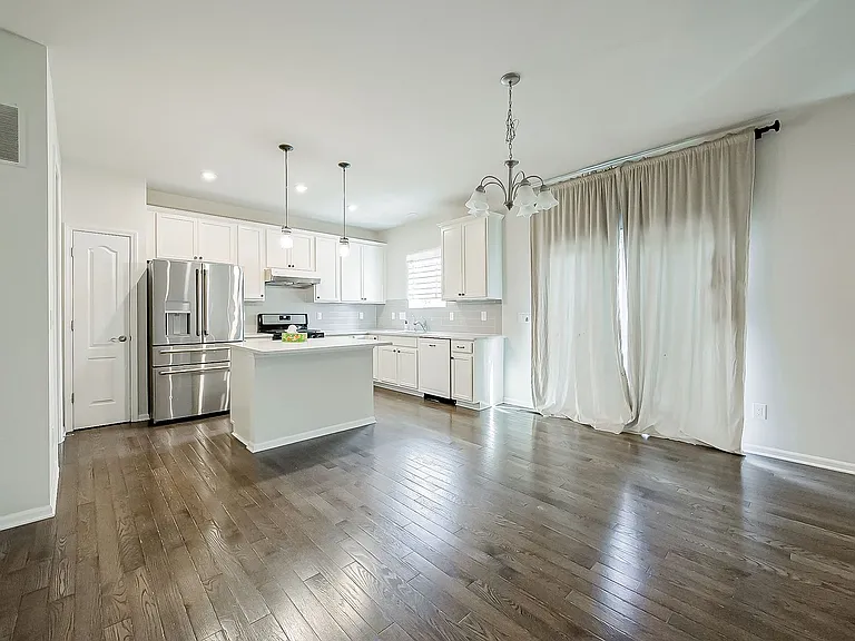1582 Beachwood Dr — Photo 13