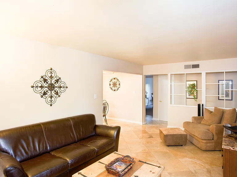 4620 N 74th Pl — Photo 3