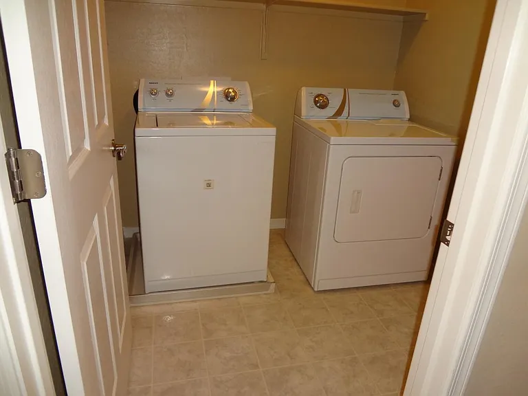1051 S Maverick St — Photo 34