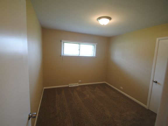 4th image of 5953 W 89th St