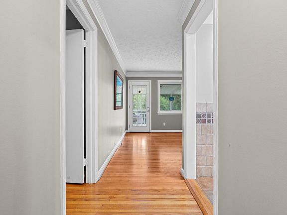 4th image of 710 Rockwood Dr